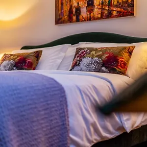 Bed & Breakfast In Lace, Brugge